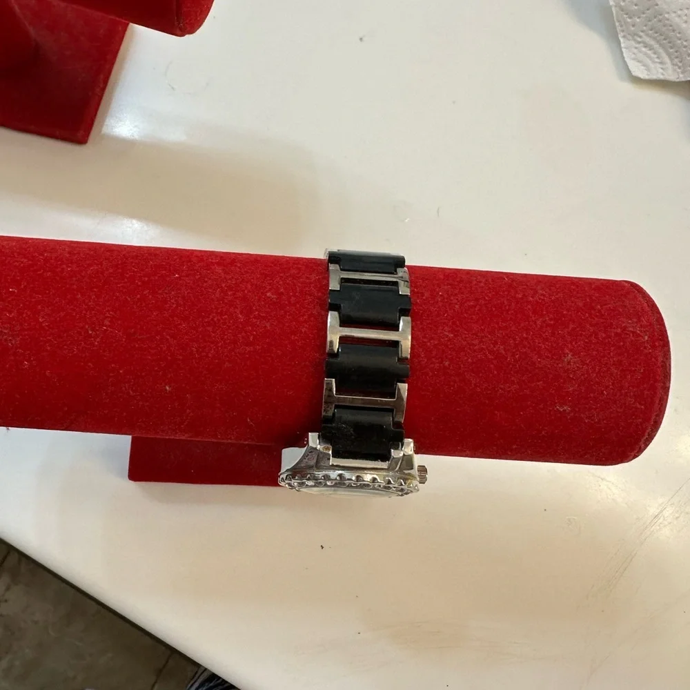 Hello Kitty Rhinestone Watch - Picture 4 of 4